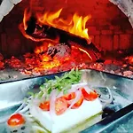 Laura ゲストハウス 4*