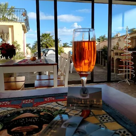 Laura ゲストハウス 4*