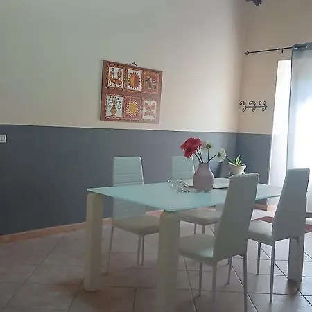 Laura جيارديني ناكسوس