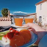 Laura Giardini-Naxos